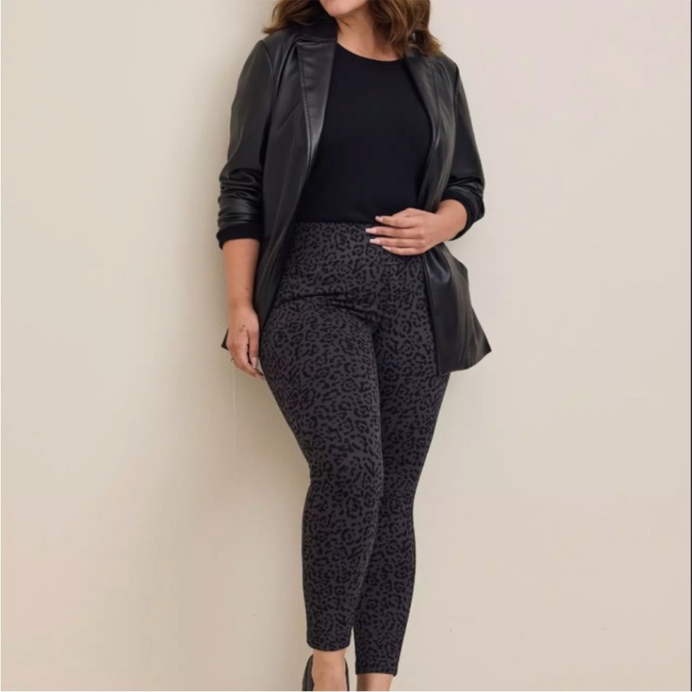 Torrid Pants Pixie Black Velvet Leopard Animal Print Pull On 4X